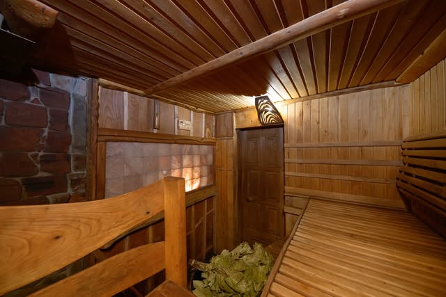 Дерев’яна парна сауни sauna.slavske з лавами та піччю